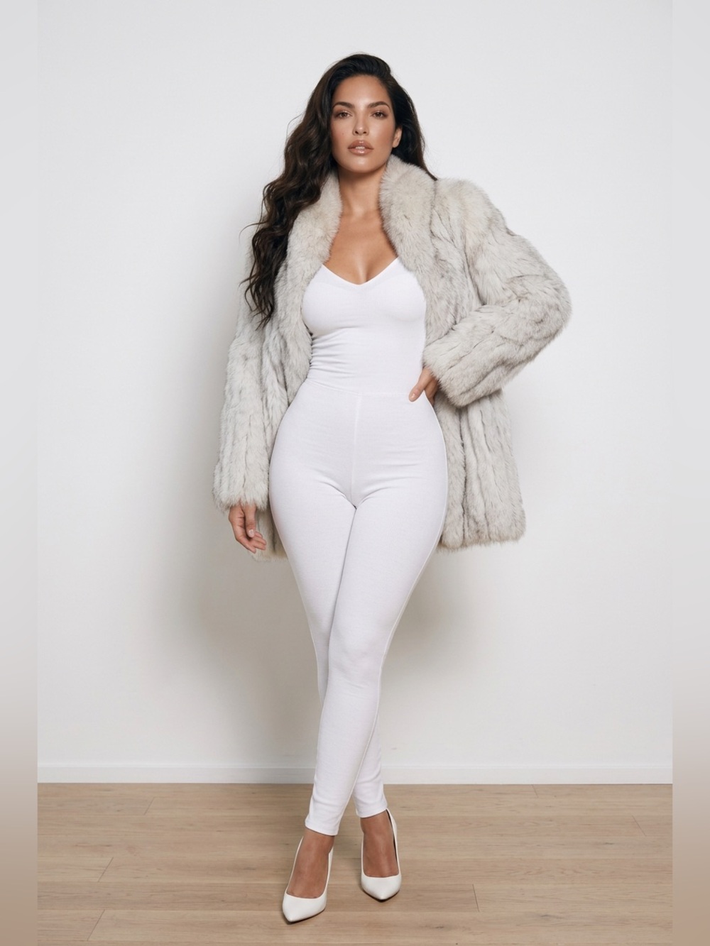 Saga Fox Vintage 1980 Luxury Silver Fox Fur Coat - Picture 4 of 17
